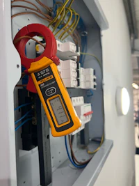 a voltmeter is attached to a circuit breaker